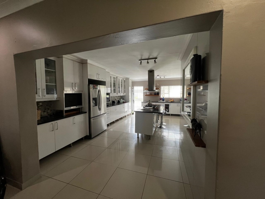 8 Bedroom Property for Sale in Abbotsford Eastern Cape